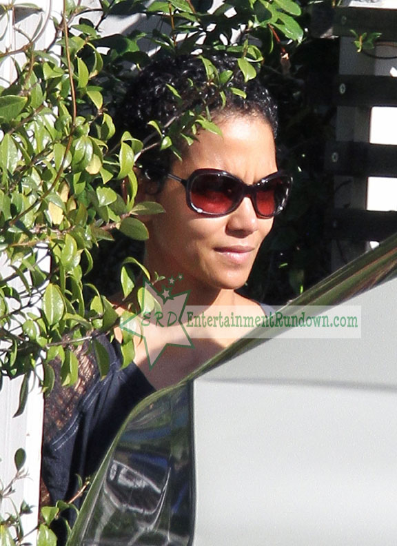 halle berry haircuts pictures. Halle Berry leaving Kinara Spa
