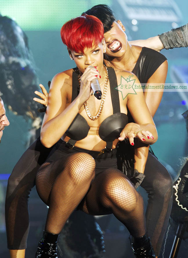 rihanna red hair. Rihanna performed at the Rock