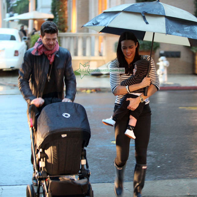 robin thicke and paula patton baby julian. Singer Robin Thicke and his