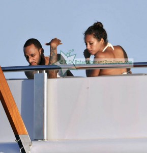 Queen Latifah & Girlfriend Get Cuddly Cruising With Alicia Keys & Swizz ...